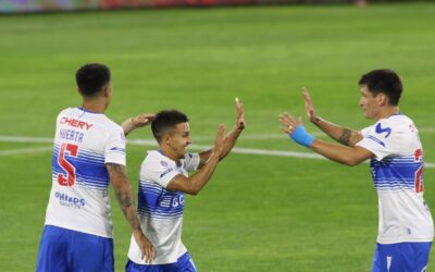 Universidad Católica venció a Curicó Unido y es el momentáneo líder del Torneo