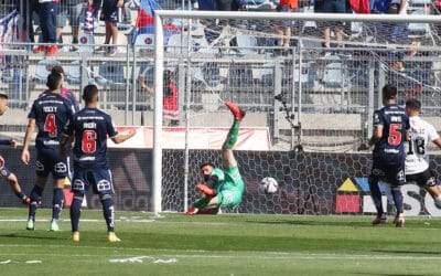 Colo Colo venció a Universidad de Chile en el Superclásico y sigue firme en el liderato