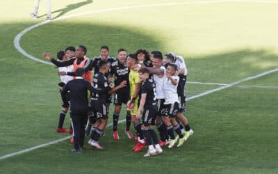 Colo Colo venció en la agonía a Universidad Católica y da un paso clave en la lucha por el título