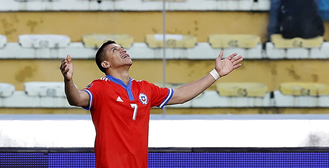 Chile sigue en la carrera mundialista