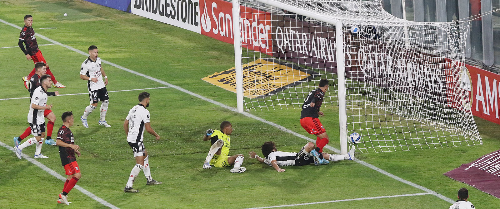 Colo Colo no pudo ante River Plate en un intenso y ajustado duelo por Copa Libertadores