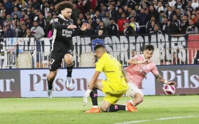 Colo Colo igualó ante la UC en un intenso clásico y queda a un paso del título